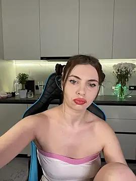 CurlyLara - December 7, 2025 10:50