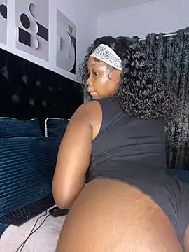 QueenTee23 - May 19, 2025 23:00