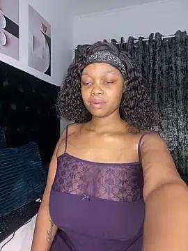 QueenTee23 - May 27, 2025 02:00