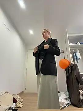 Streetdoll - October 9, 2025 18:50