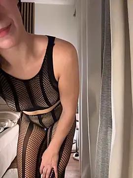 OIivia - November 4, 2025 20:30