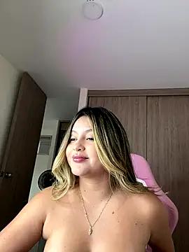 Lunablossom_ - October 21, 2025 23:40