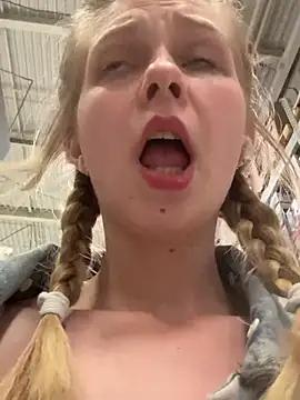 Julie_Cutie - July 3, 2025 20:40