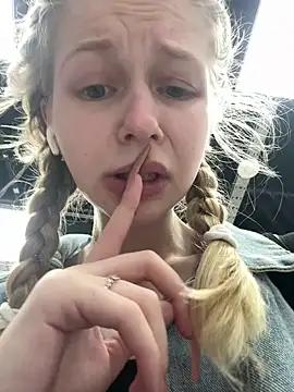 Julie_Cutie - June 29, 2025 17:00