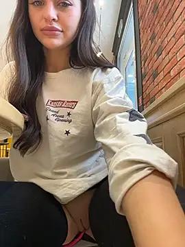 AngelinaTeller - December 13, 2025 04:20