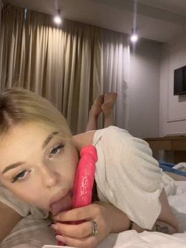 Hot Porno sweet_adele18 in Sextoy in the mouth & Blonde Solo Teen