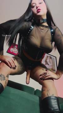 Sex Scenes DomiraNoire in Teasing & Domination
