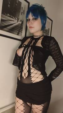Hot Video verarooon in Showing Boobs and Piercing Emo Gothic Solo