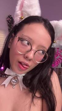 Xxx Movie maruchan in Showing Boobs and Brunette Piercing Glasses Porn Sexy