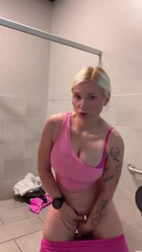 In the gym quick masturbation with vibrator