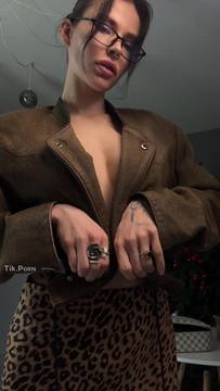 Hot Video Showing Boobs & Solo Brunette Glasses Porn Sexy Big Boobs