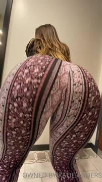 Teen twerking