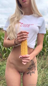 Sex Film Food Porn with Soxni69 & Shaved Pussy Teen Blonde Outdoor Porn