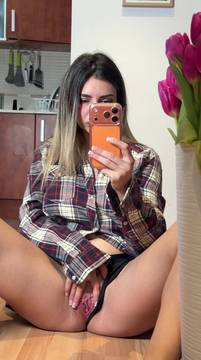 Hot Porno Female Masturbation with saracutiepie and Solo Shaved Pussy Teen