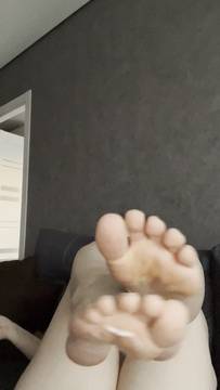 Porn Scenes Feet Porn with RorryRee & Curvy & Thick Brunette Solo