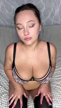 Adult Movie mialovevip in Teasing & Sexy Solo Stockings Brunette