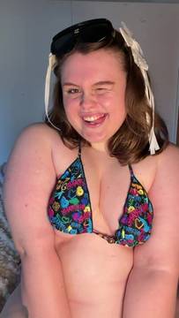 Porn Video Showing Boobs with wwwyyymmm & Brunette BBW Solo