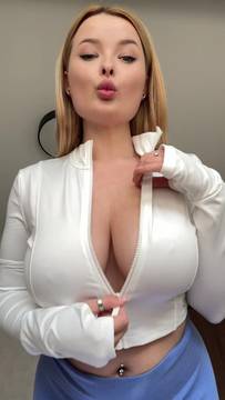 Porno Video ItsMillie in Bouncing Boobs and Nude Solo Natural Big Tits