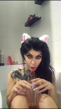 Will u rub my back in the bathroom? #Teasing #Nude #Naked