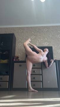 Sex Movie Flexible with ellieelthie & Solo Brunette Big Boobs Shaved Pussy