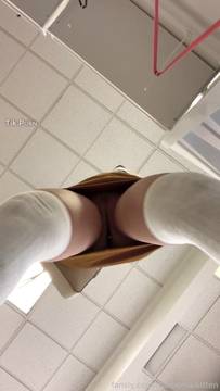 I love the thrill of fucking my asshole outdoors