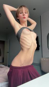 Touch me between my ribs, honey