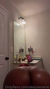 Black booty twerking after shower