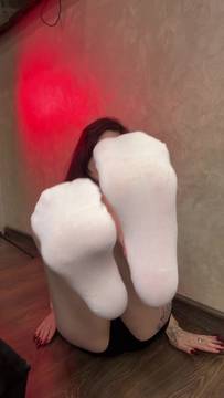 Do white socks turn u on? #Footjob #Brunette #Solo #Teen