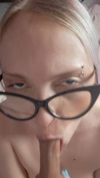 Film Porno Sextoy in the mouth with lauradi and Natural Big Tits Blonde