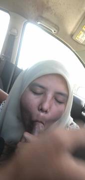 Arabe woman blows a cock in the car #Leaked