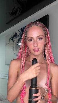 Porn Scenes with nataliereynoldss in Teasing and Leaked Solo