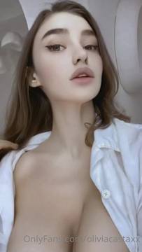 A quick look at her beautiful tits