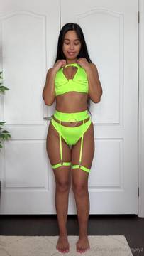 @Hayleyxyz trying all her sexy lingerie for you