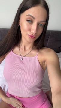 Porno Video Showing Boobs with cutemiaevans & Sexy Nude Brunette