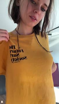 Obsessed with how this tight yellow shirt feels today 💛.