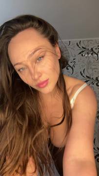 I want someone to play with me #Brunette #Teasing #Sexy Lingerie #Natural Big Tits #Curvy & Thick 