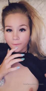 Got super horny in my bed and need some hard cock now