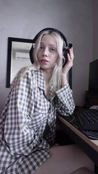 X-Rated Movie linasanders in Teasing and Natural Big Tits 18+ Teen Solo