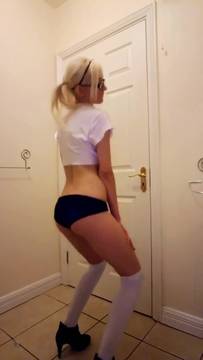 Free Video Striptease & Amateur Blonde
