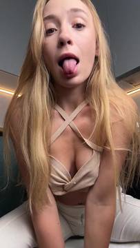 The room bends around my body 😏🔥 #18+ Teen #Naked #Blonde #POV #Big Ass #Small Tits #Dancing