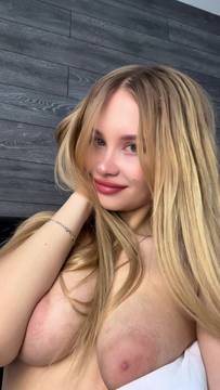 Hot Video Showing Boobs with amalia_mia and Sexy Natural Big Tits Blonde