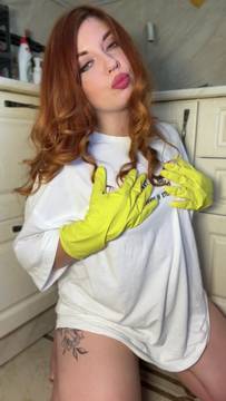 Redhead with blue eyes and freckles , starting like she already knows what you want . The full video is on mu onlifans