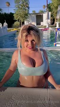 Xxx Movie Bouncing Boobs with Elle Ray & Natural Big Tits