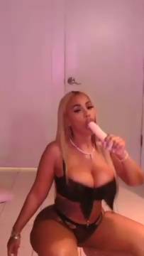 Porno Video Sextoy in the mouth with Katt-Leya and Ebony Solo Black Booty