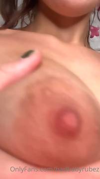 Porno Movie with Badbabyrubez in Bouncing Boobs & Leaked Brunette Naked