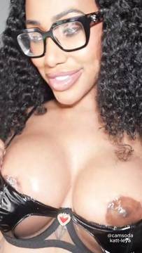 Hot Porno Oil with Katt-Leya and Glasses Webcam Big Boobs Ebony