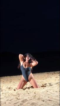 Hot Video Dancing with Anna_Sivonna & Sexy MILF Brunette Beach