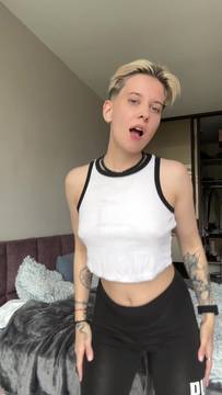 Film Porno Pussy Fingering with CyberV & Blonde Shaved Pussy