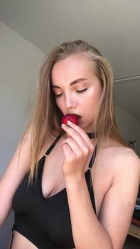 Hot Video Blowjob with Kira_Blaze and Blonde