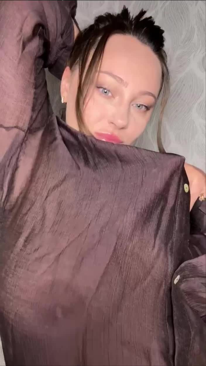 Free Video Showing Boobs with mialovevip & Shaved Pussy Teen Leaked